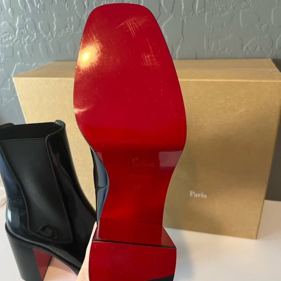 Christian Louboutin
Loubirain Calf-High Rain Boots Size 39 - Picture 7 of 7